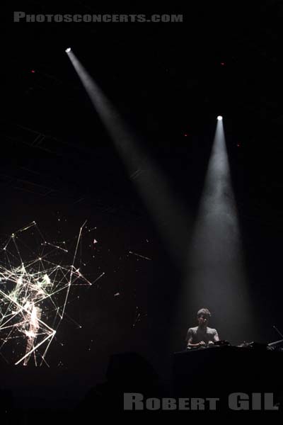 JON HOPKINS - 2014-06-05 - PARIS - Espace Charlie Parker - Grande Halle - 